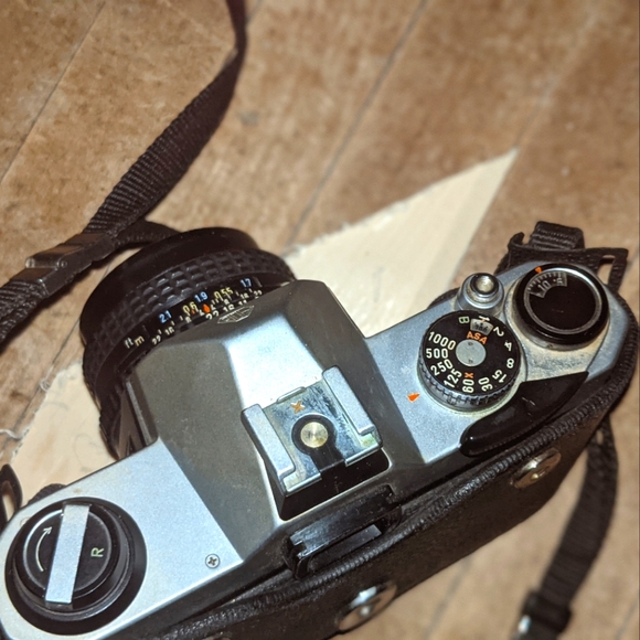 Pentax SLR K1000 - Picture 2 of 4